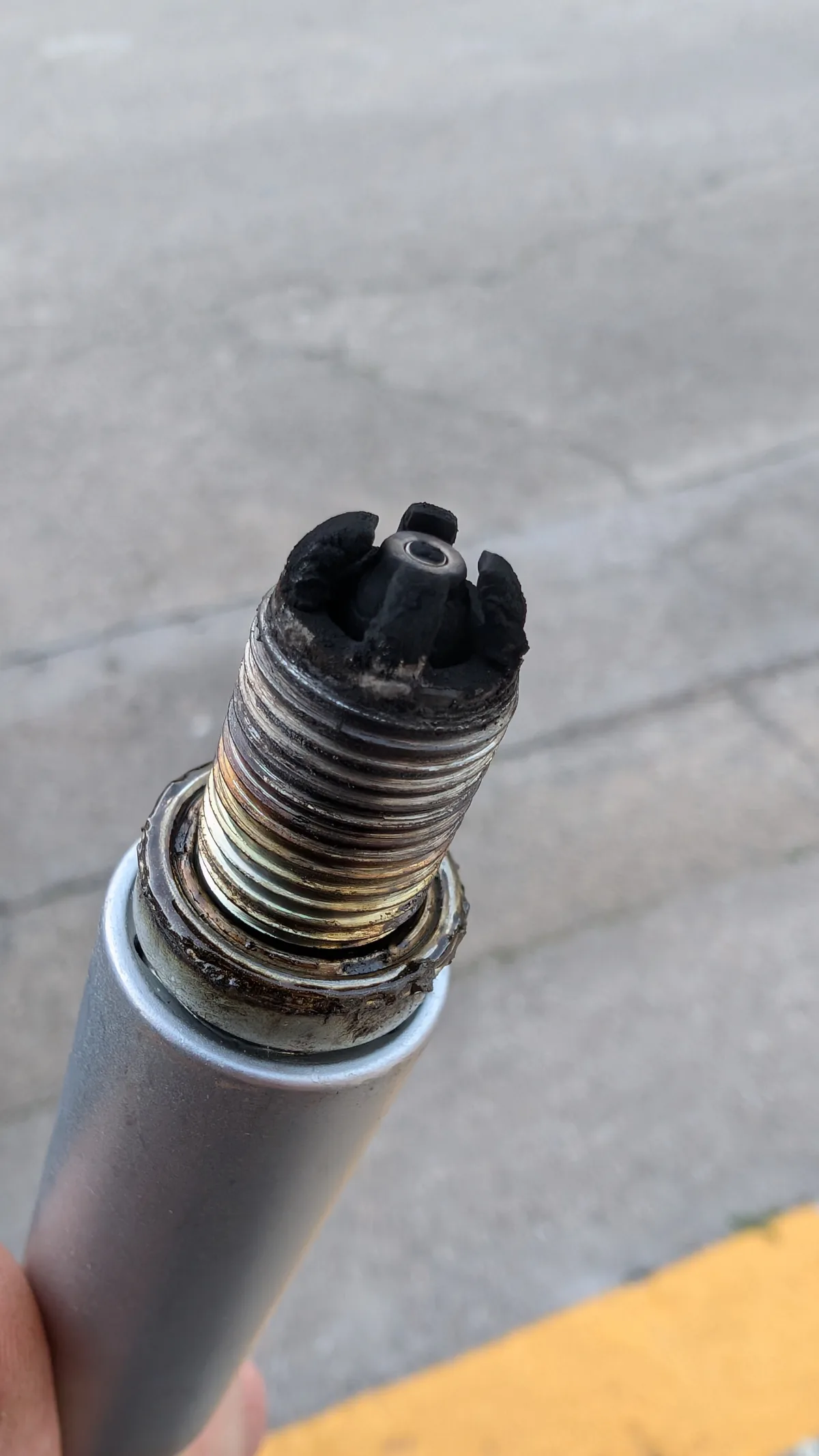 Inspección de la parte superior del motor del Mini tras quitar la tapa