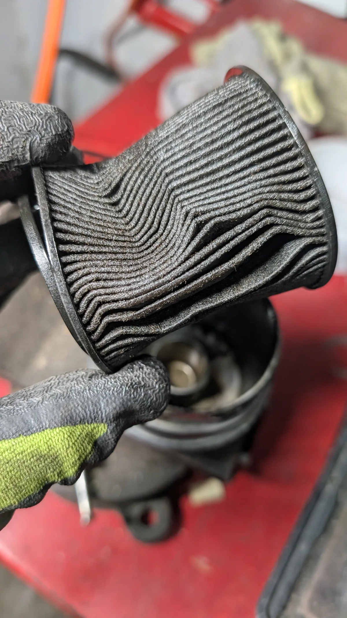 Componentes del motor del Mini durante la revisión