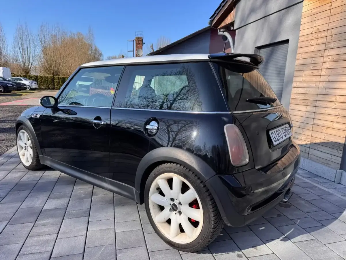 Trasera 3/4 con alerón JCW